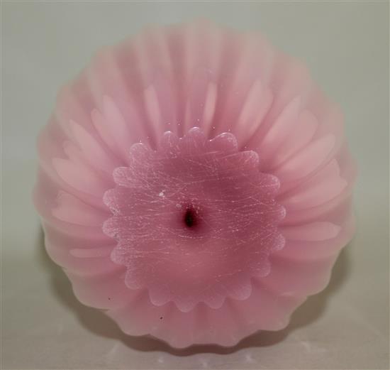 An Archimede Seguso pink and white alabastro Murano vase, 27.5cm